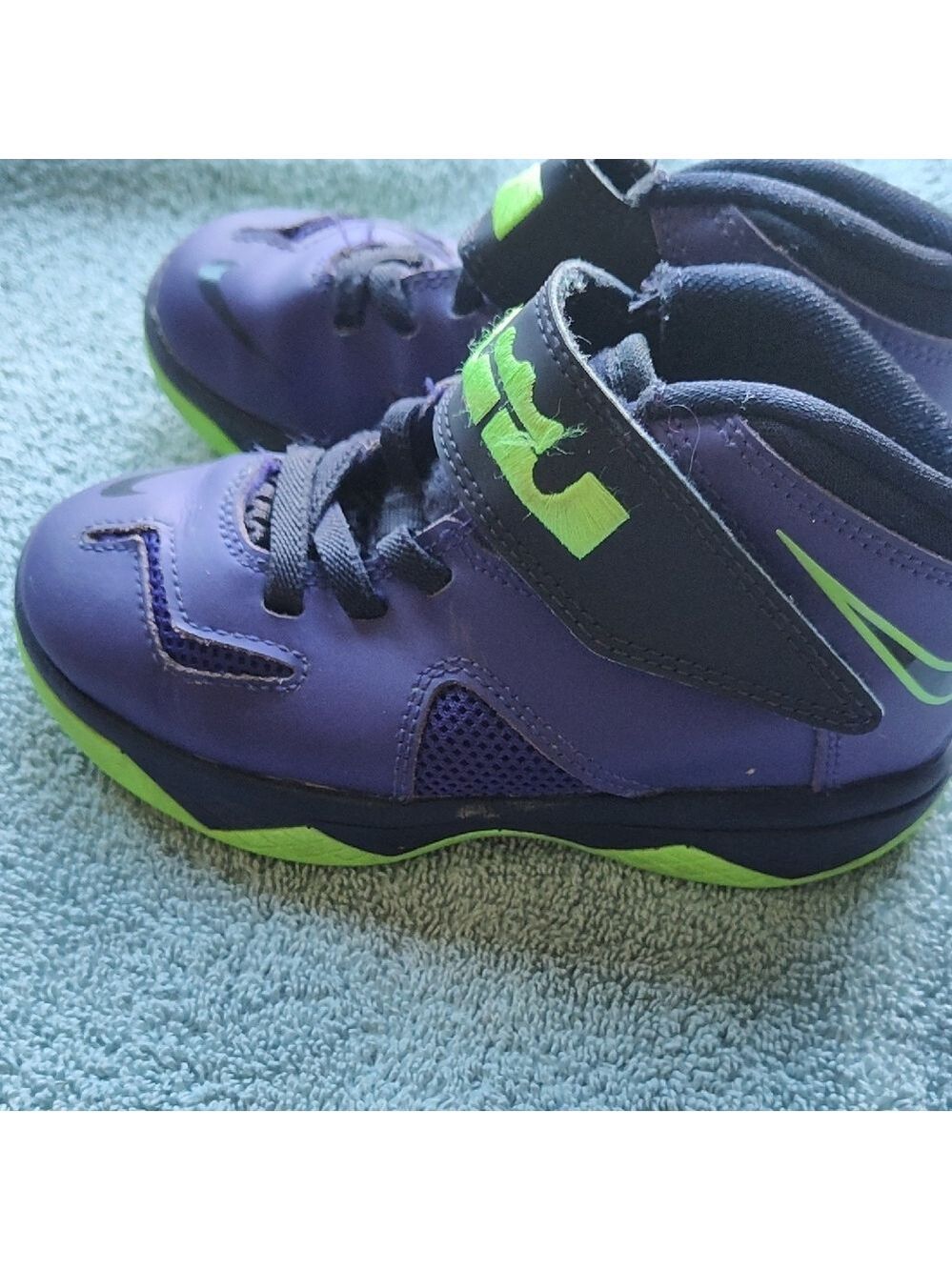 Nike Kids Sneakers in Purple and Neon Green - Picture 3 of 6